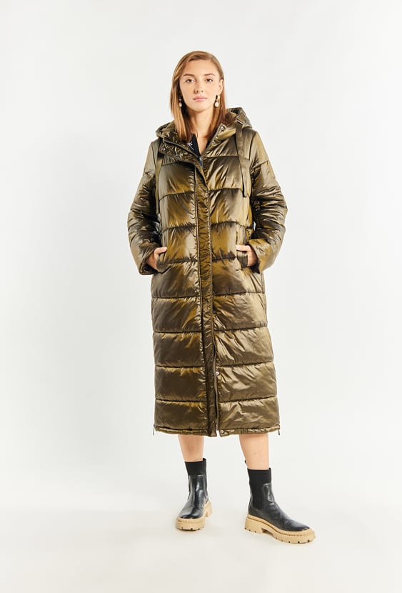 Pikowany płaszcz z kapturem