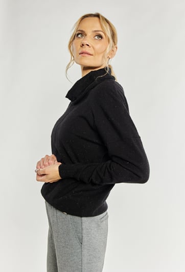 Sweter damski z luźnym golfem