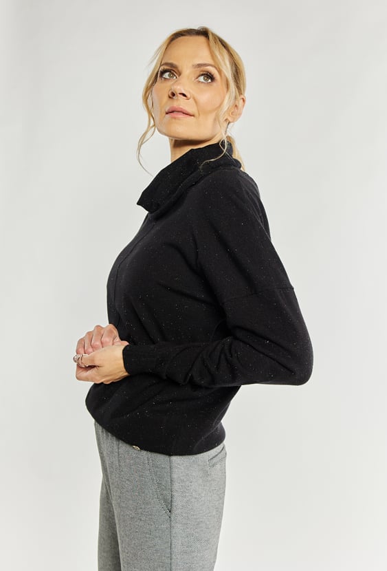 Sweter damski z luźnym golfem