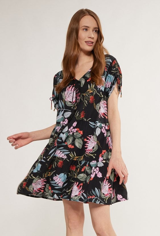 Wzorzysta sukienka mini