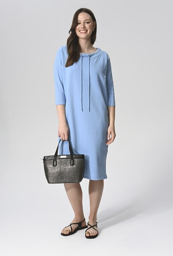 Bawełniana sukienka w błękitnym kolorze