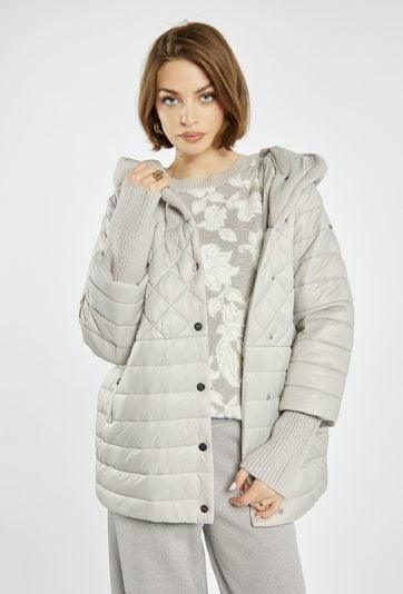 Pikowany płaszcz z kapturem