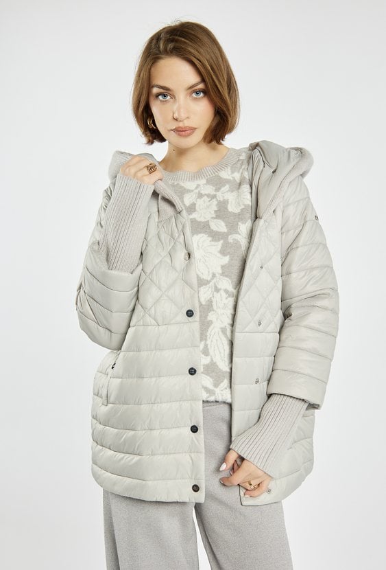 Pikowany płaszcz z kapturem