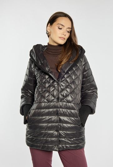 Pikowany płaszcz z kapturem