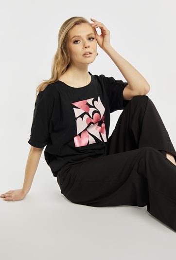 T-shirt z nadrukiem w serca
