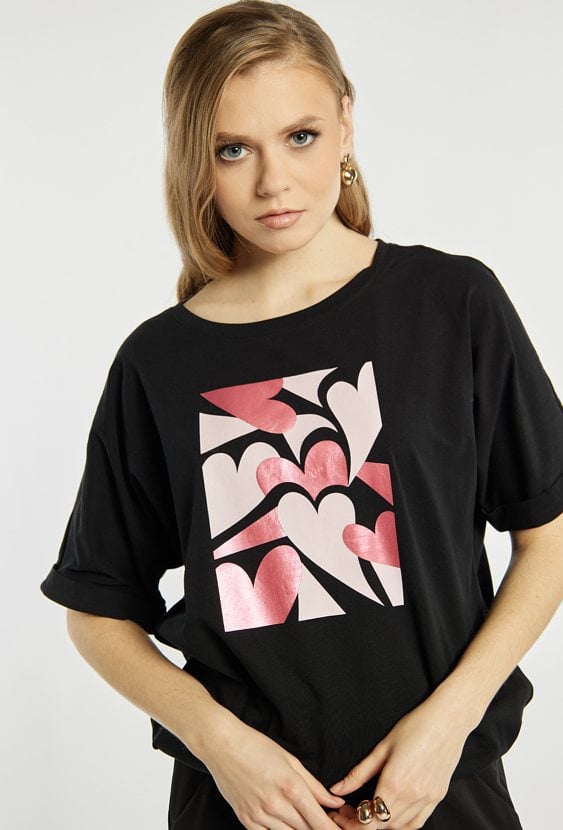 T-shirt z nadrukiem w serca