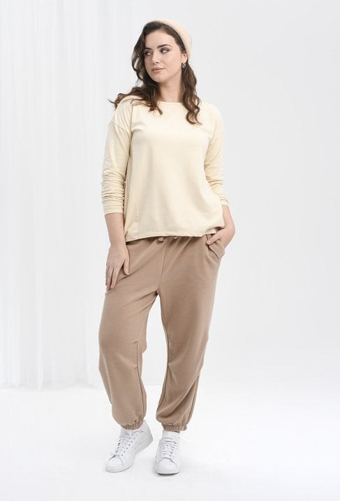 Beżowe klasyczne spodnie dresowe