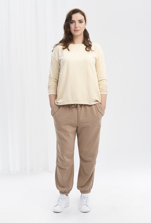 Beżowe klasyczne spodnie dresowe