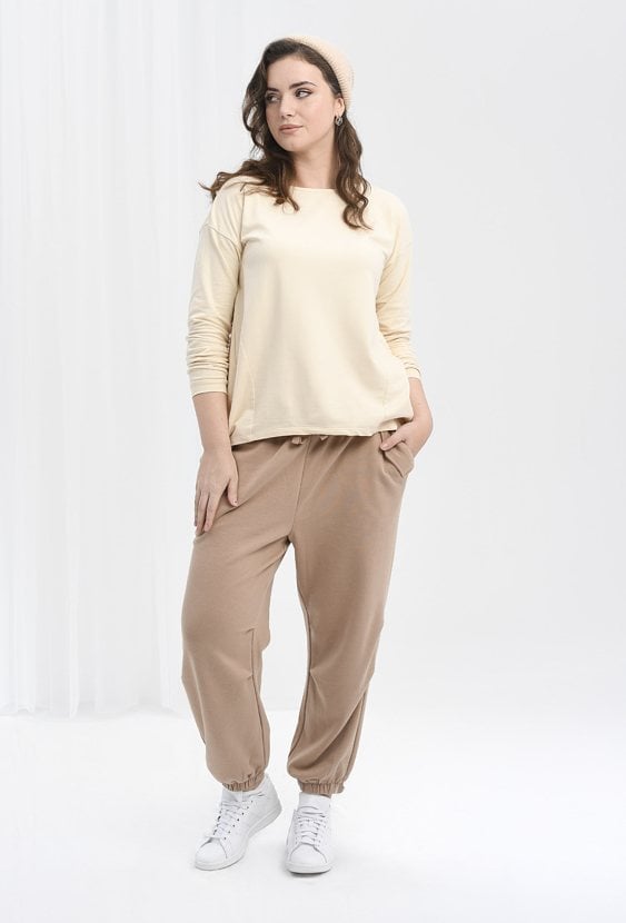 Beżowe klasyczne spodnie dresowe