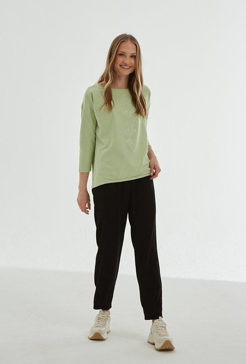 Bluza z aplikacja róży