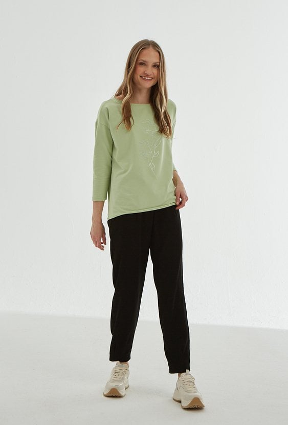 Bluza z aplikacja róży