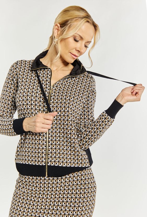 Wzorzysty sweter damski