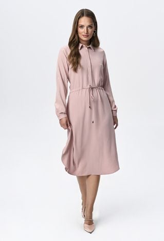 Prosta sukienka w kolorze pudrowego różu