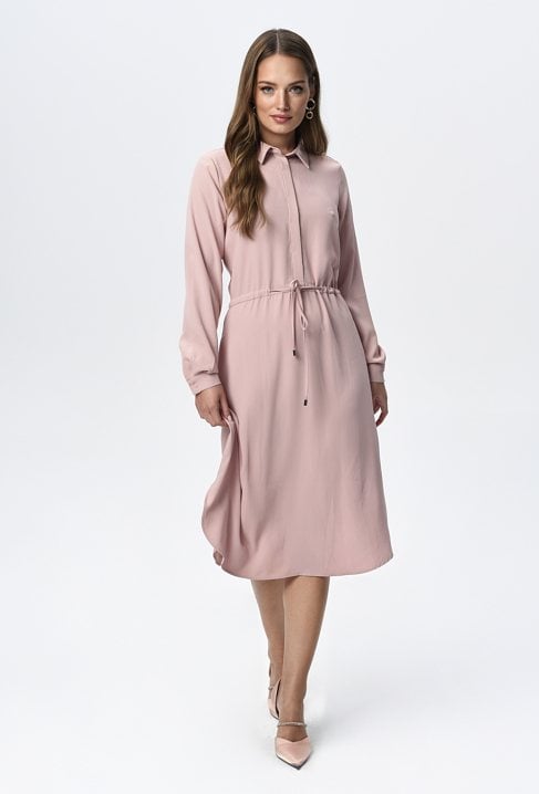 Prosta sukienka w kolorze pudrowego różu