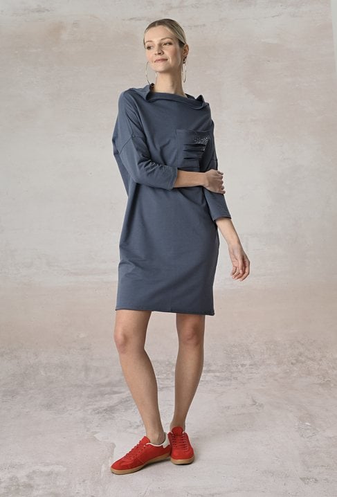 Bawełniana sukienka o prostym fasonie