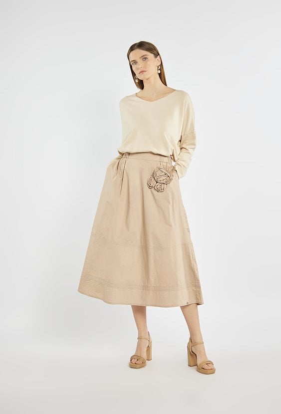 Dłuższa spódnica z kwiatami 3D