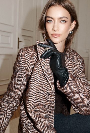 Stylowy płaszcz z wiązaniem