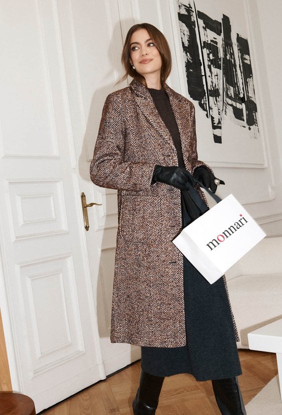 Stylowy płaszcz z wiązaniem