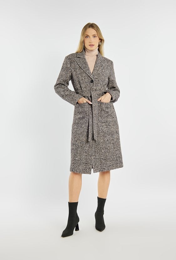 Stylowy płaszcz z wiązaniem