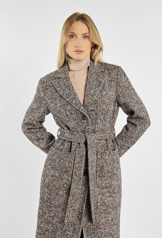 Stylowy płaszcz z wiązaniem