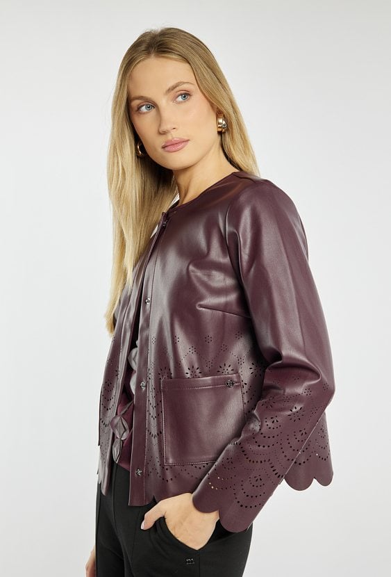 Kurtka z ażurowym zdobieniem