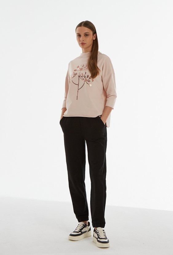 Bluza z cekinową aplikacją