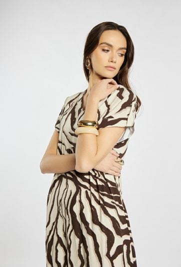 Sukienka w wyrazisty wzór