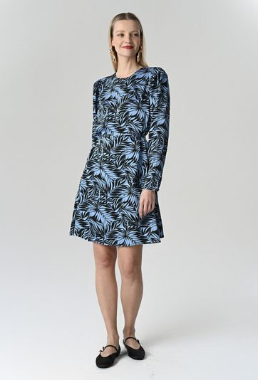 Czarna sukienka w niebieskie kwiaty