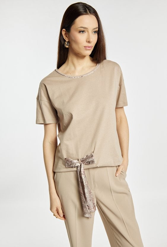 T-shirt z ozdobnym wiązaniem