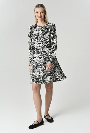 Czarna sukienka w białe kwiaty