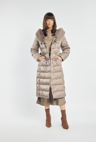 Długi, puchowy płaszcz