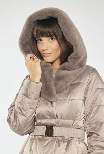 Długi, puchowy płaszcz