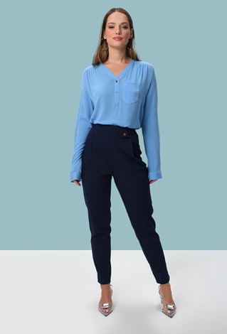 Granatowe cygaretki z ozdobnymi guzikami