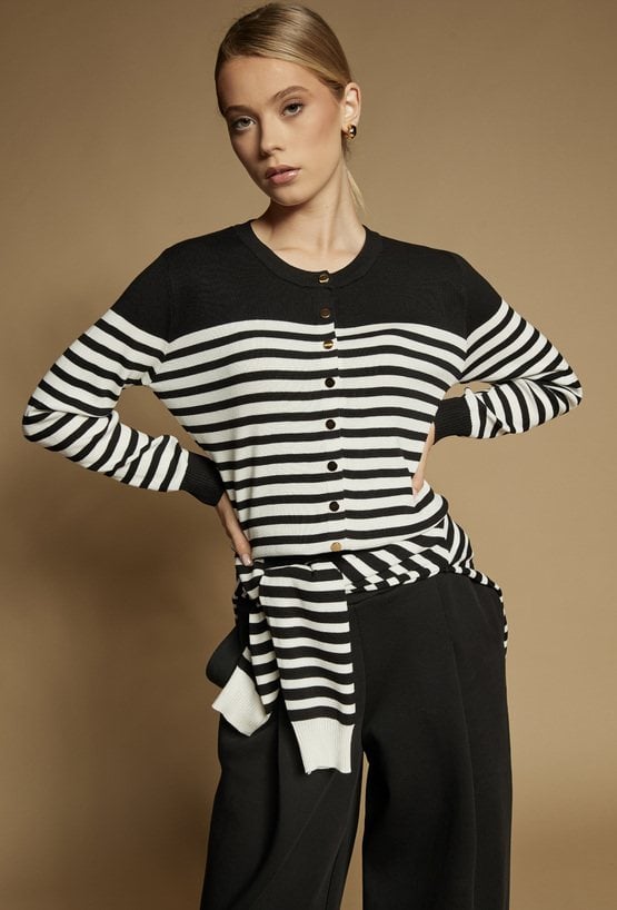 Sweter w paski z wiskozą