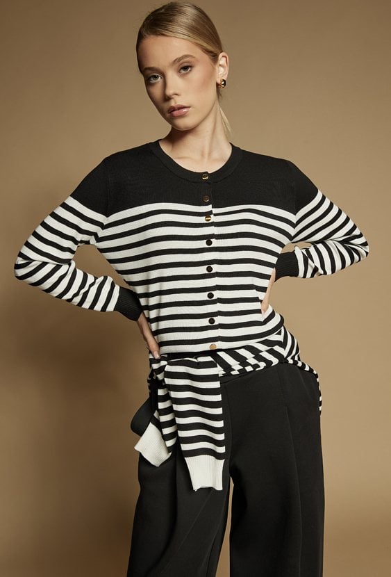 Sweter w paski z wiskozą