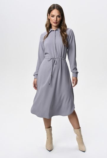 Prosta sukienka w kolorze niebieskim