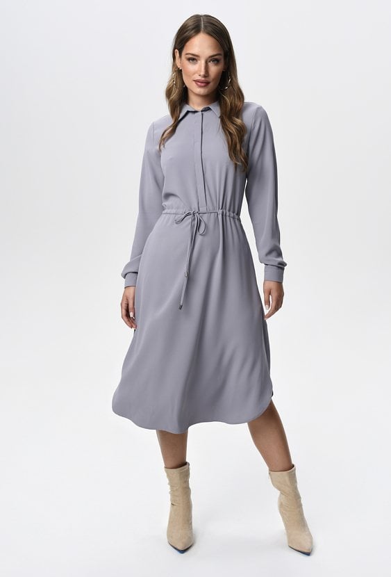 Prosta sukienka w kolorze niebieskim