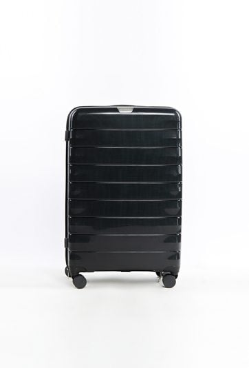 Średnia walizka o porowatej powierzchni