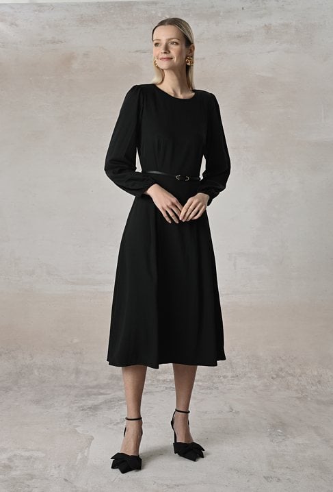 Klasyczna czarna sukienka z wiskozy