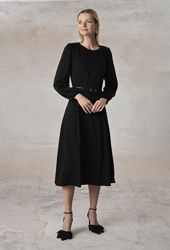 Klasyczna czarna sukienka z wiskozy