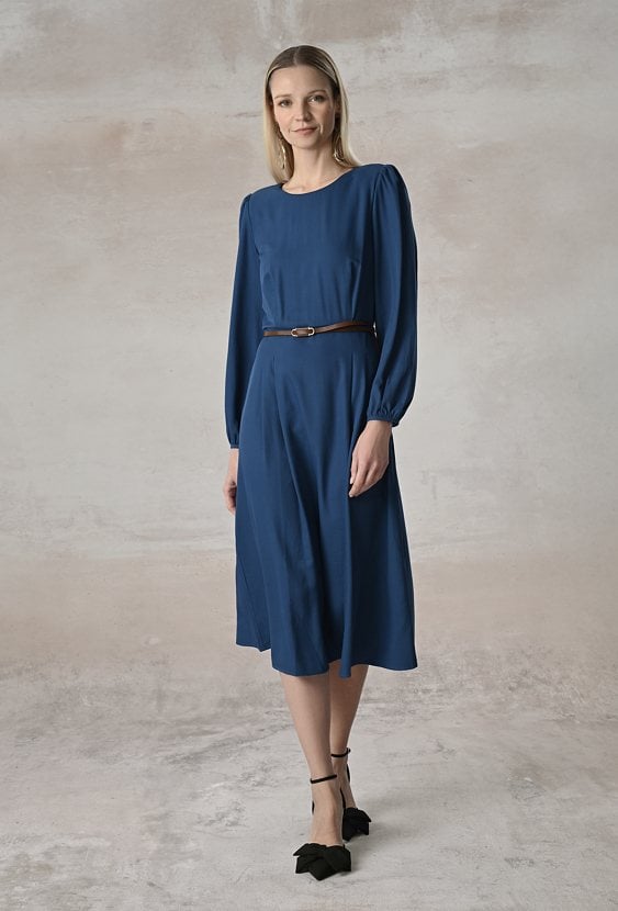 Klasyczna niebieska sukienka z wiskozy