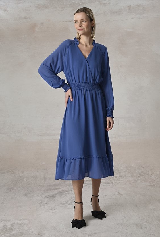 Zwiewna niebieska sukienka