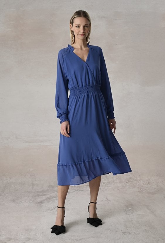 Zwiewna niebieska sukienka