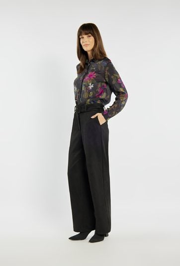 Spodnie damskie z szerszą nogawką