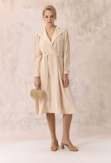 Sukienka z wiązaniem w pasie