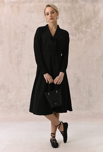 Sukienka z wiązaniem w pasie