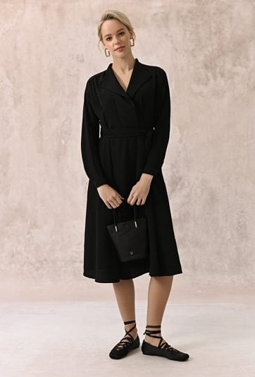 Sukienka z wiązaniem w pasie