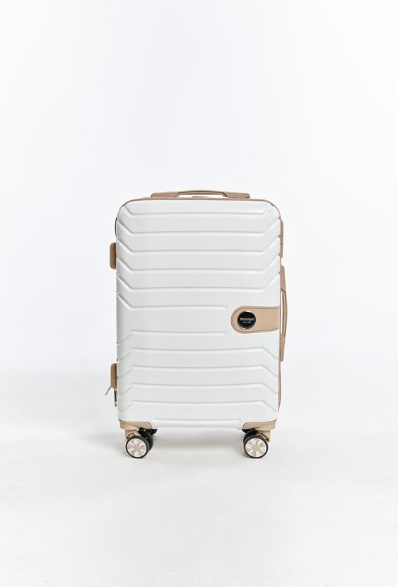 Walizka kabinowa z logo marki Monnari