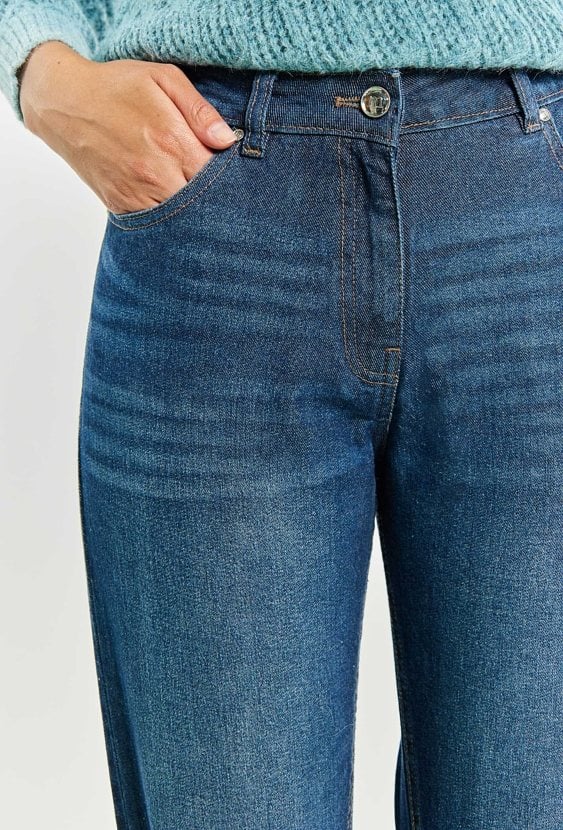 Damskie jeansy z szerokimi nogawkami