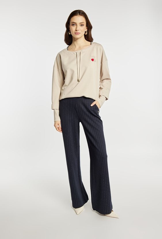 Bluza damska z haftowanym sercem